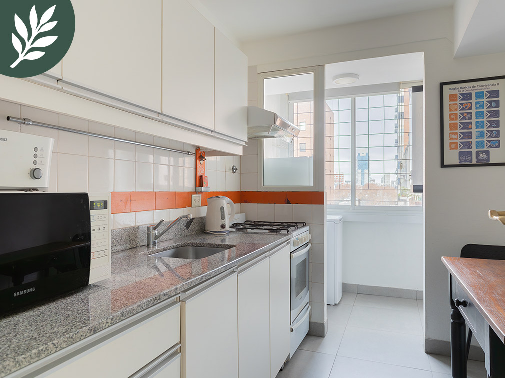 Cocina equipada del departamento temporario en Belgrano